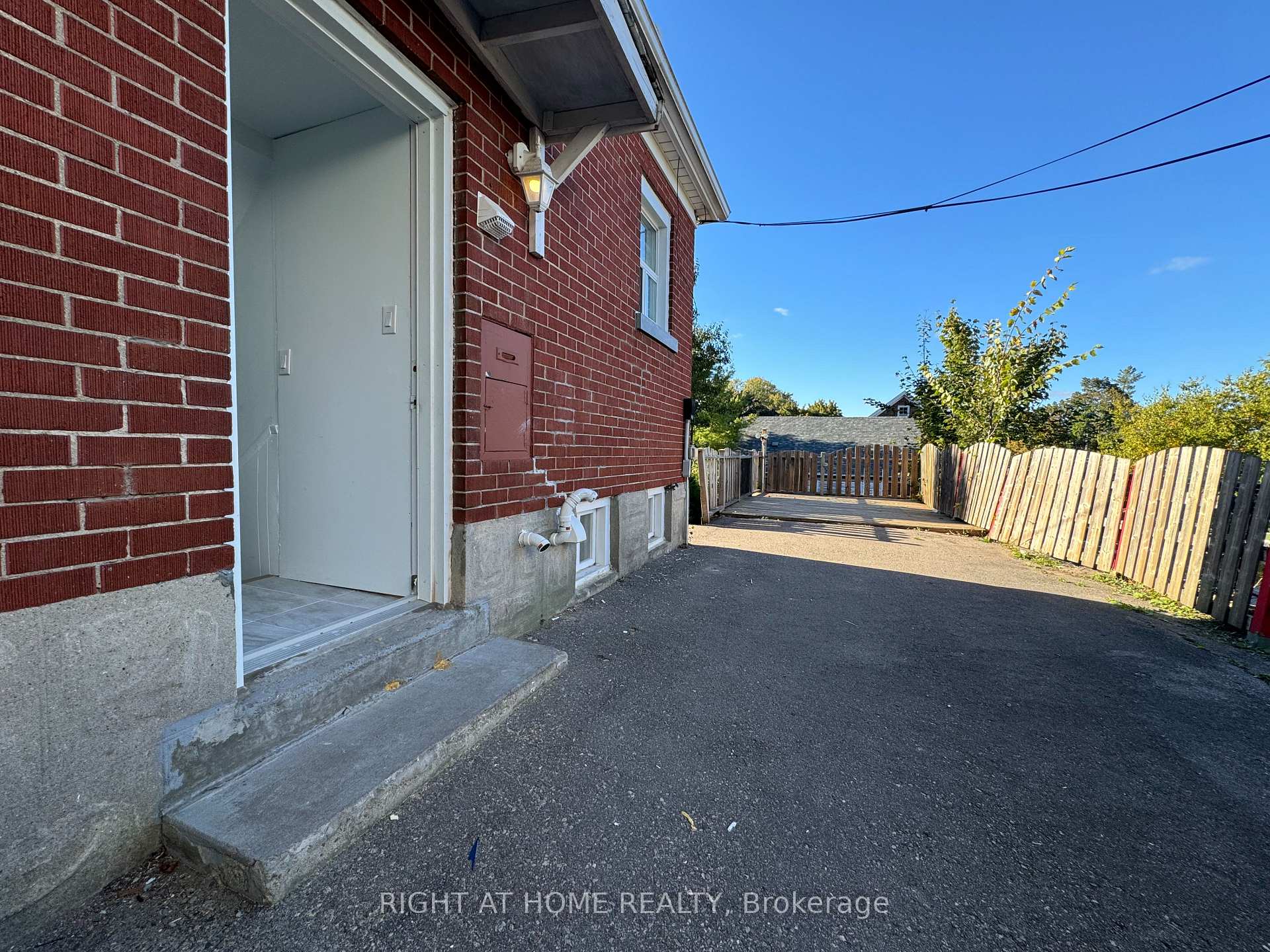Photo 2 of Unit LOWER, 950 Queens Boulevard, Kitchener, St. Marys Hospital — HOMEH