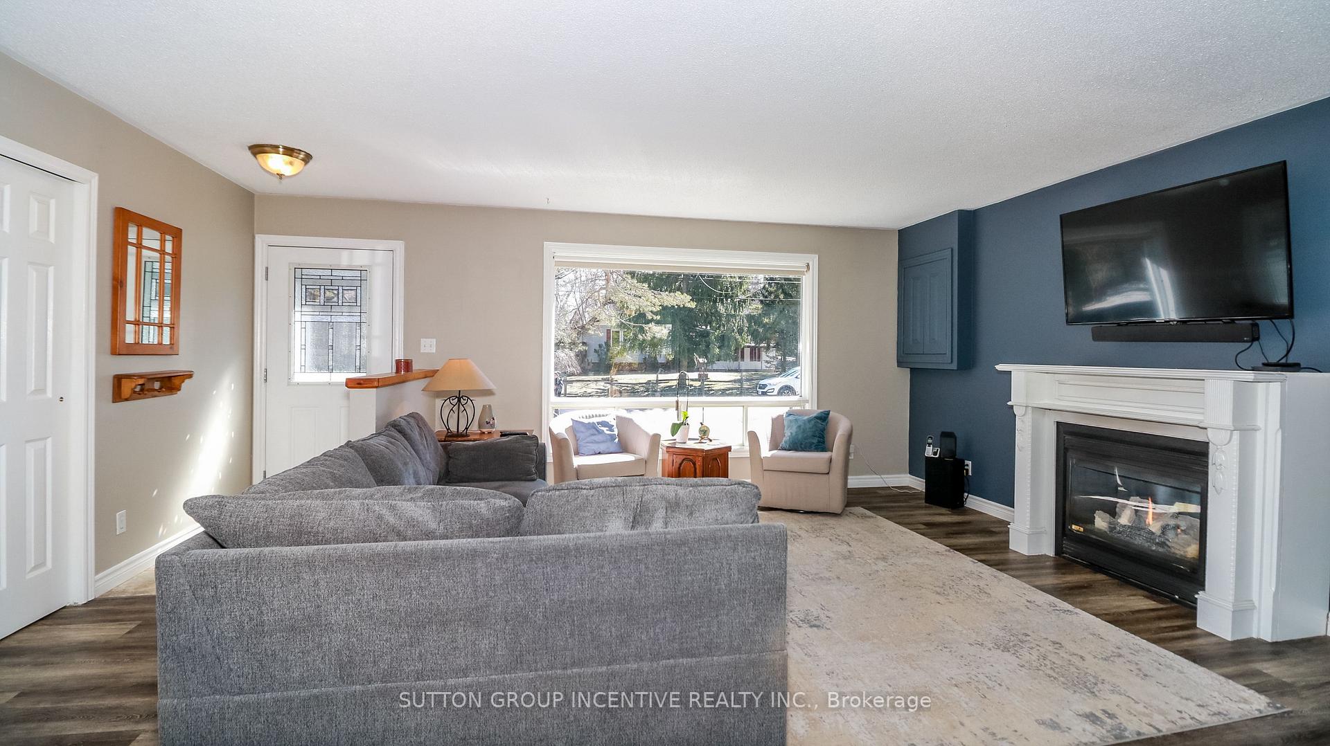 Photo 6 of 756 Roberts Road, Innisfil, Alcona — HOMEH