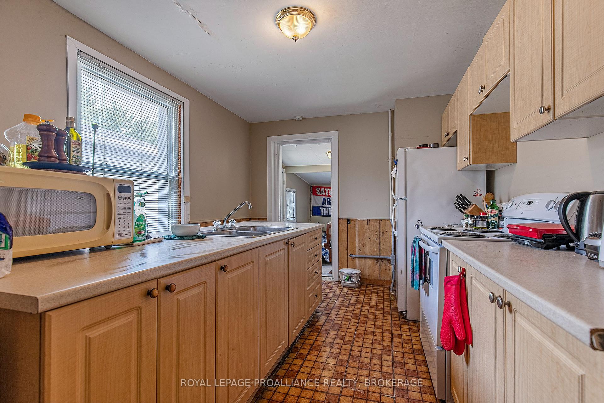 Photo 15 of 251 Division Street, Kingston, East of Sir John A. Blvd — HOMEH