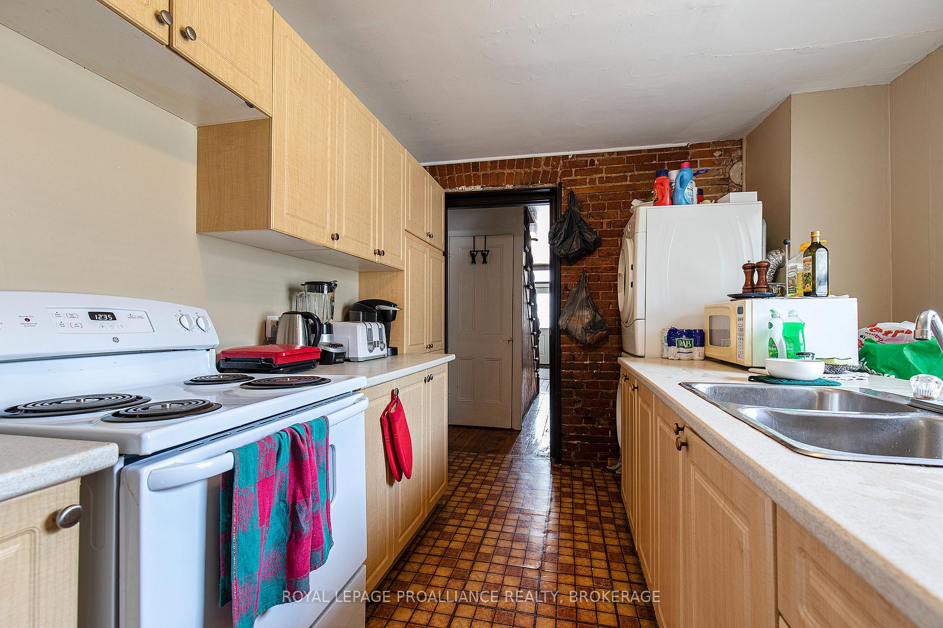 Photo 16 of 251 Division Street, Kingston, East of Sir John A. Blvd — HOMEH