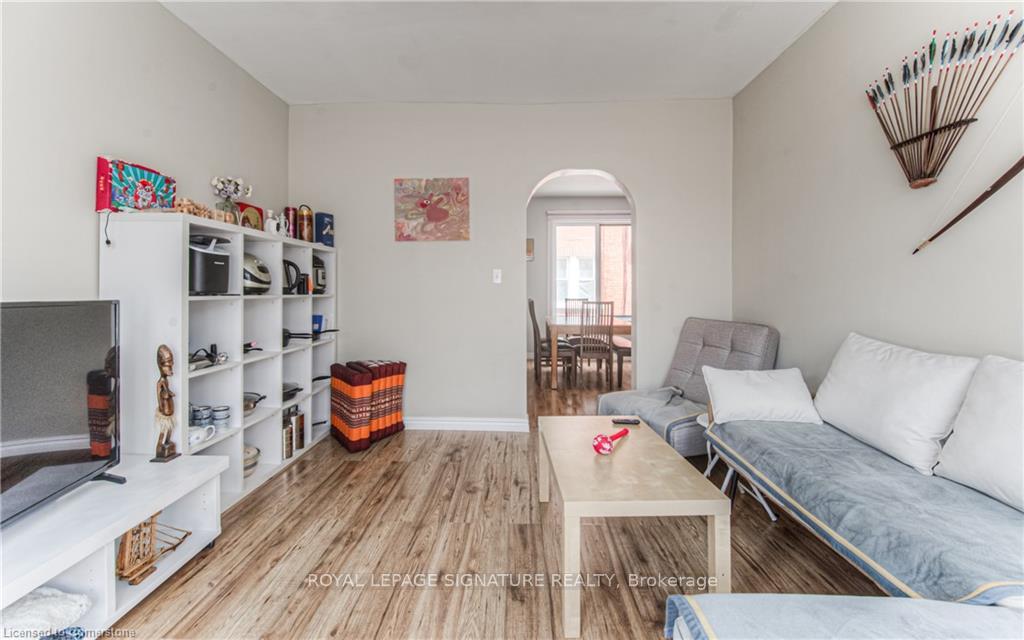 Photo 3 of 21 Wellington Street N, Kitchener — HOMEH