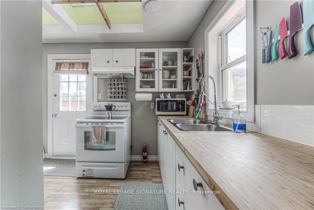 Photo 7 of 21 Wellington Street N, Kitchener — HOMEH