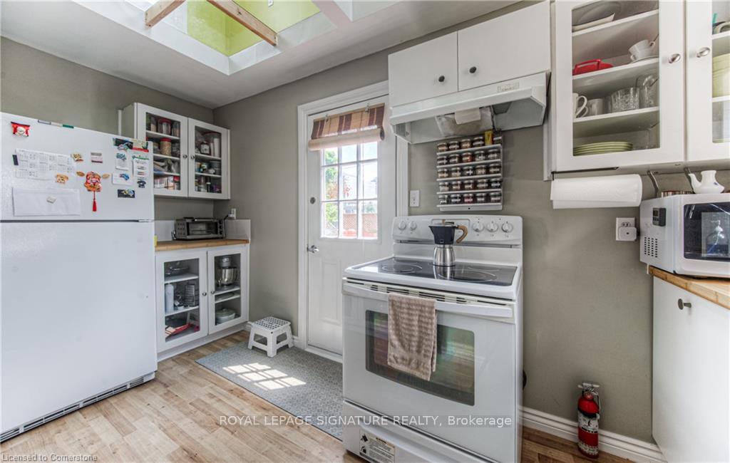 Photo 9 of 21 Wellington Street N, Kitchener — HOMEH