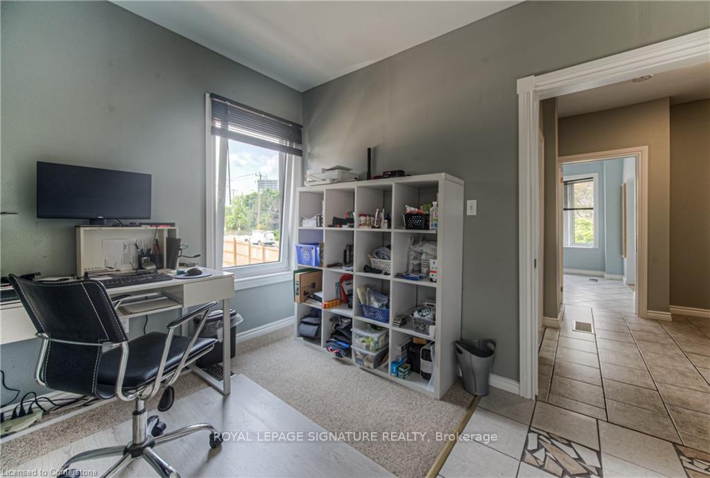 Photo 18 of 21 Wellington Street N, Kitchener — HOMEH