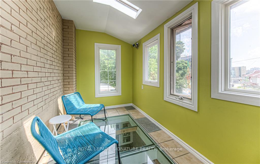 Photo 19 of 21 Wellington Street N, Kitchener — HOMEH