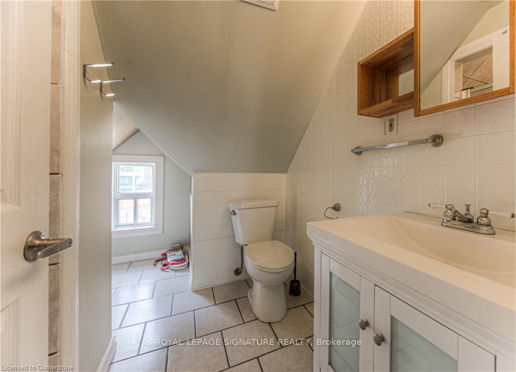 Photo 27 of 21 Wellington Street N, Kitchener — HOMEH