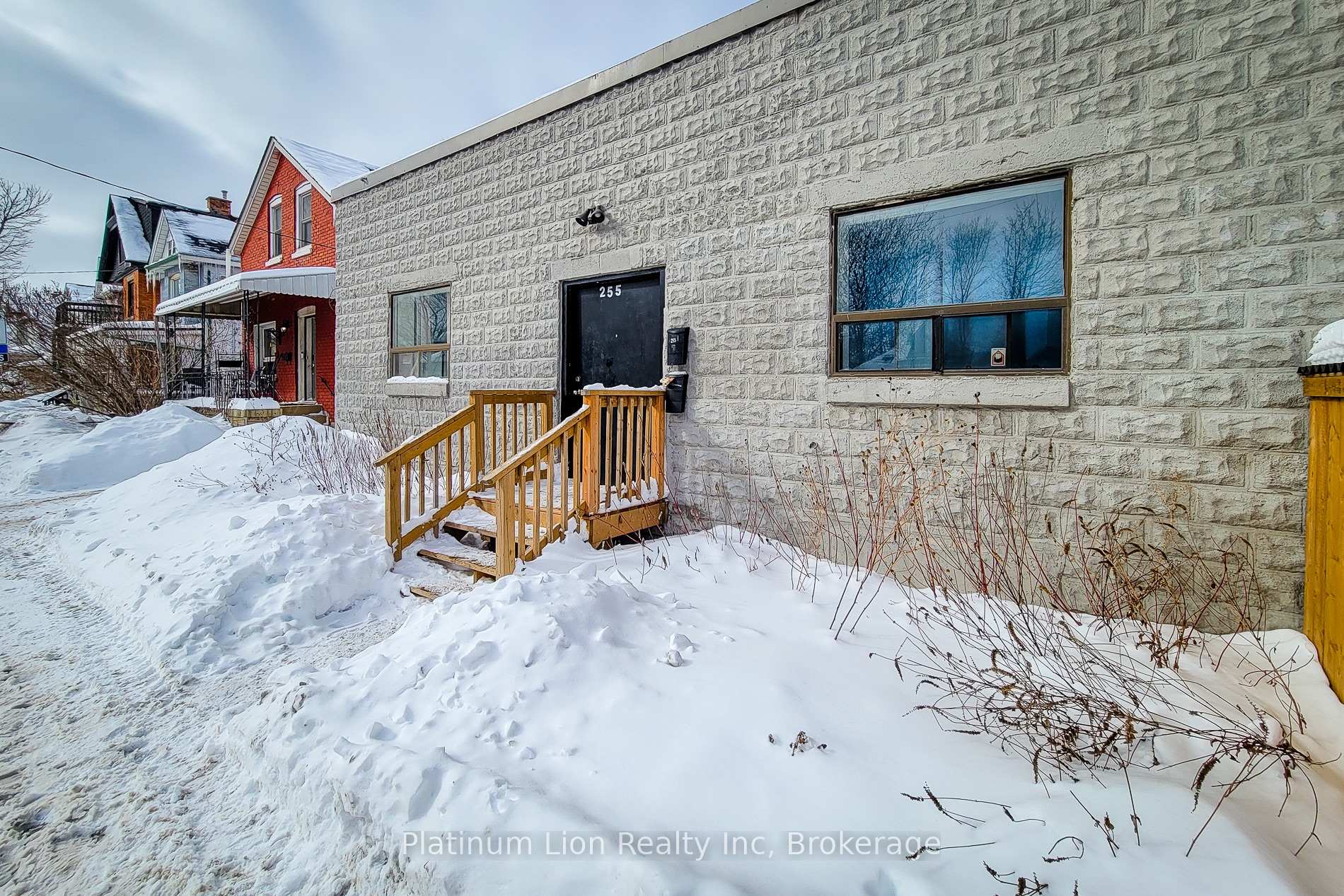 Front of Unit 5, 255 Emerald Street N