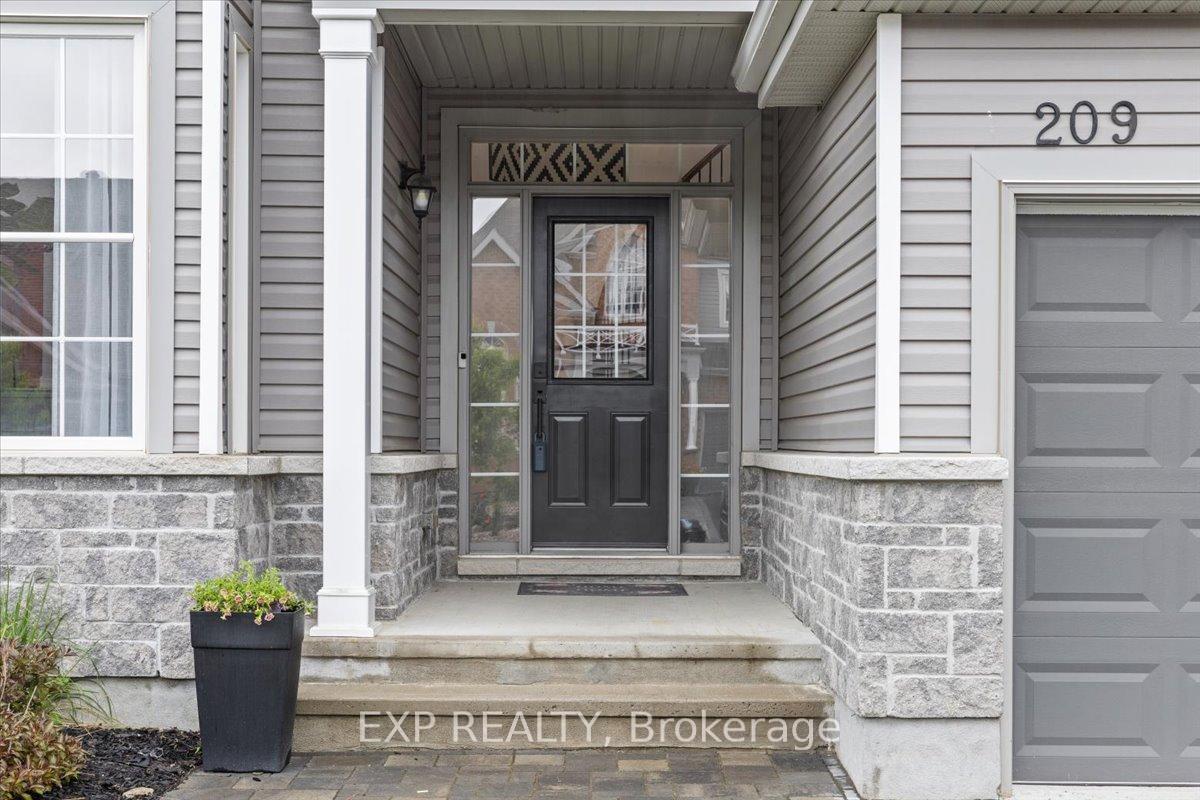Photo 3 of 209 Rover Street, Ottawa, Kanata - Emerald Meadows/Trailwest — HOMEH