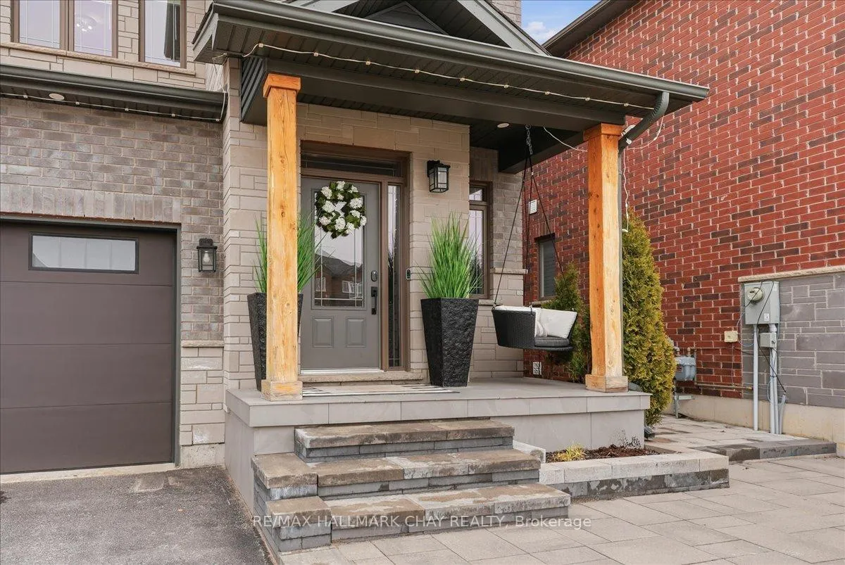 Photo 3 of 26 Lowry Court, Barrie, Edgehill Drive — HOMEH