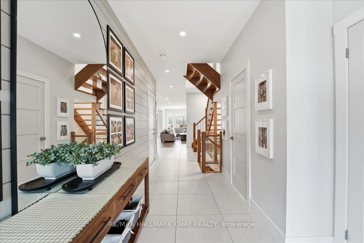 Photo 4 of 26 Lowry Court, Barrie, Edgehill Drive — HOMEH