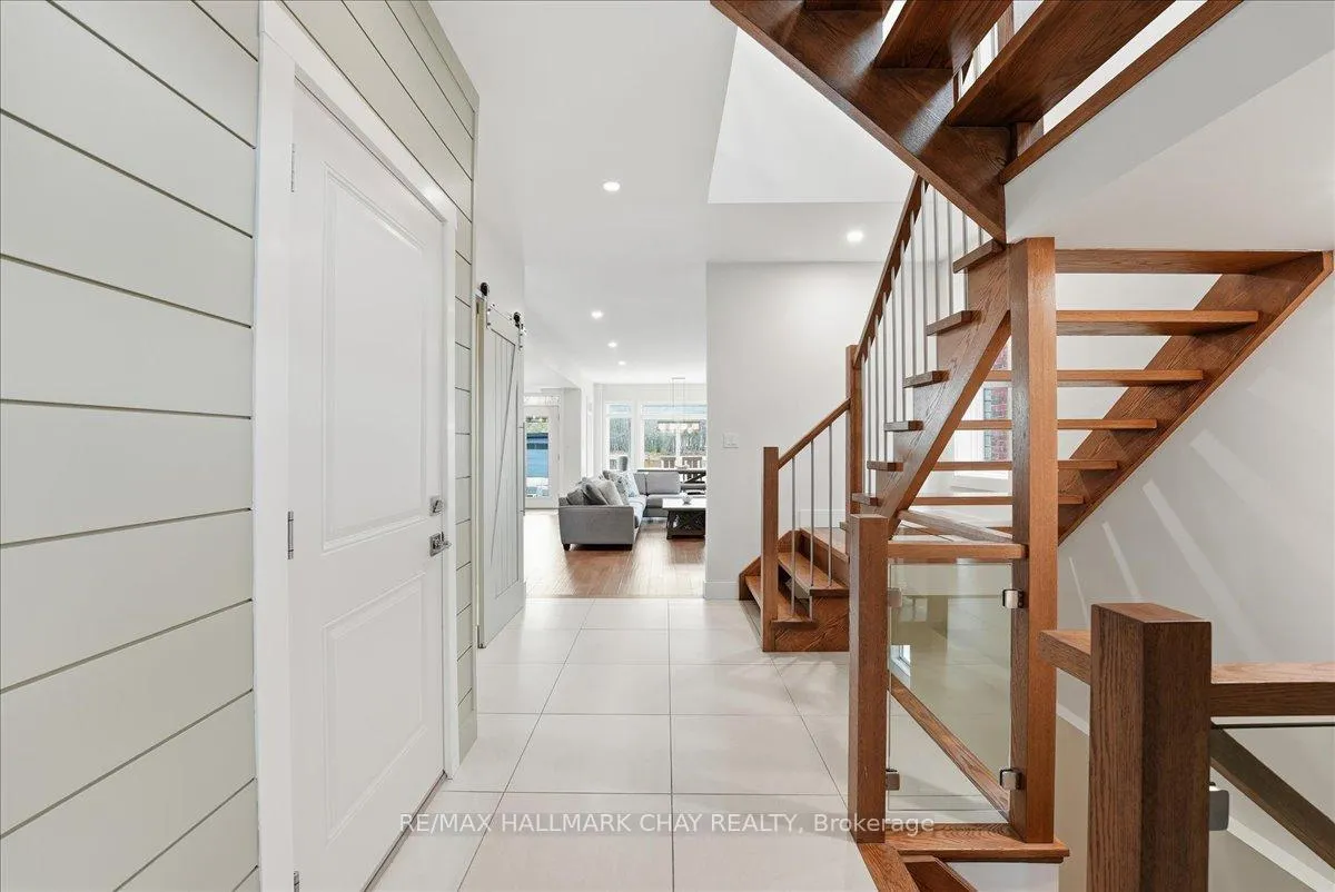 Photo 7 of 26 Lowry Court, Barrie, Edgehill Drive — HOMEH