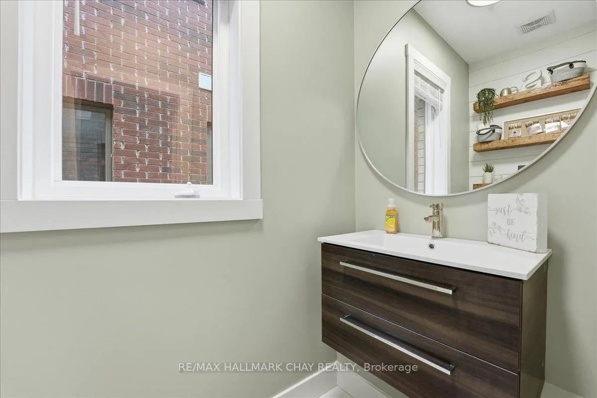 Photo 9 of 26 Lowry Court, Barrie, Edgehill Drive — HOMEH