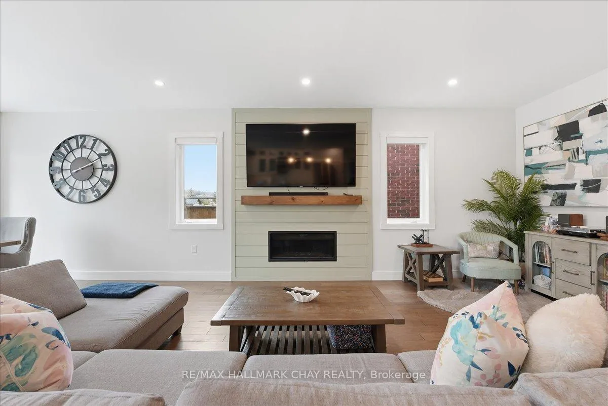 Photo 10 of 26 Lowry Court, Barrie, Edgehill Drive — HOMEH