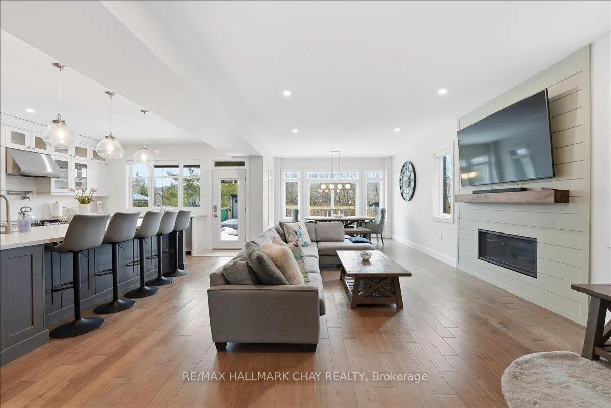 Photo 12 of 26 Lowry Court, Barrie, Edgehill Drive — HOMEH