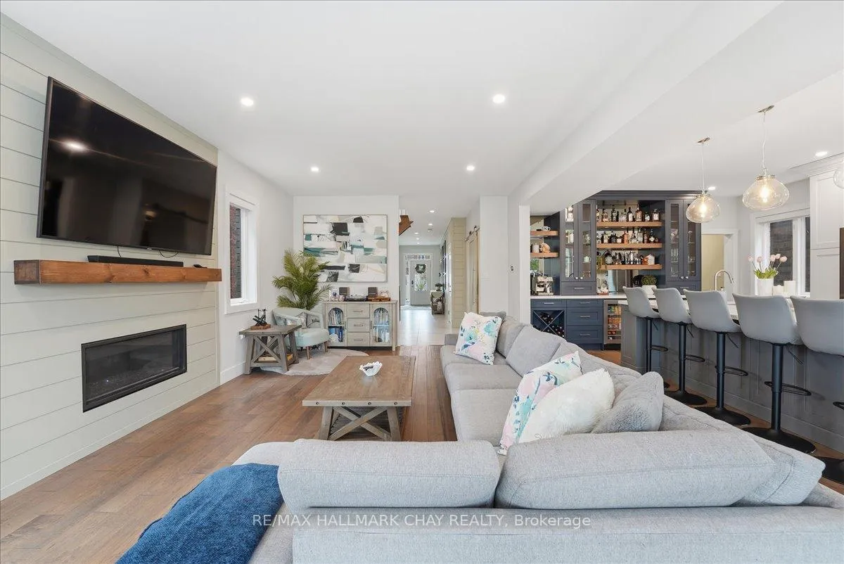 Photo 13 of 26 Lowry Court, Barrie, Edgehill Drive — HOMEH