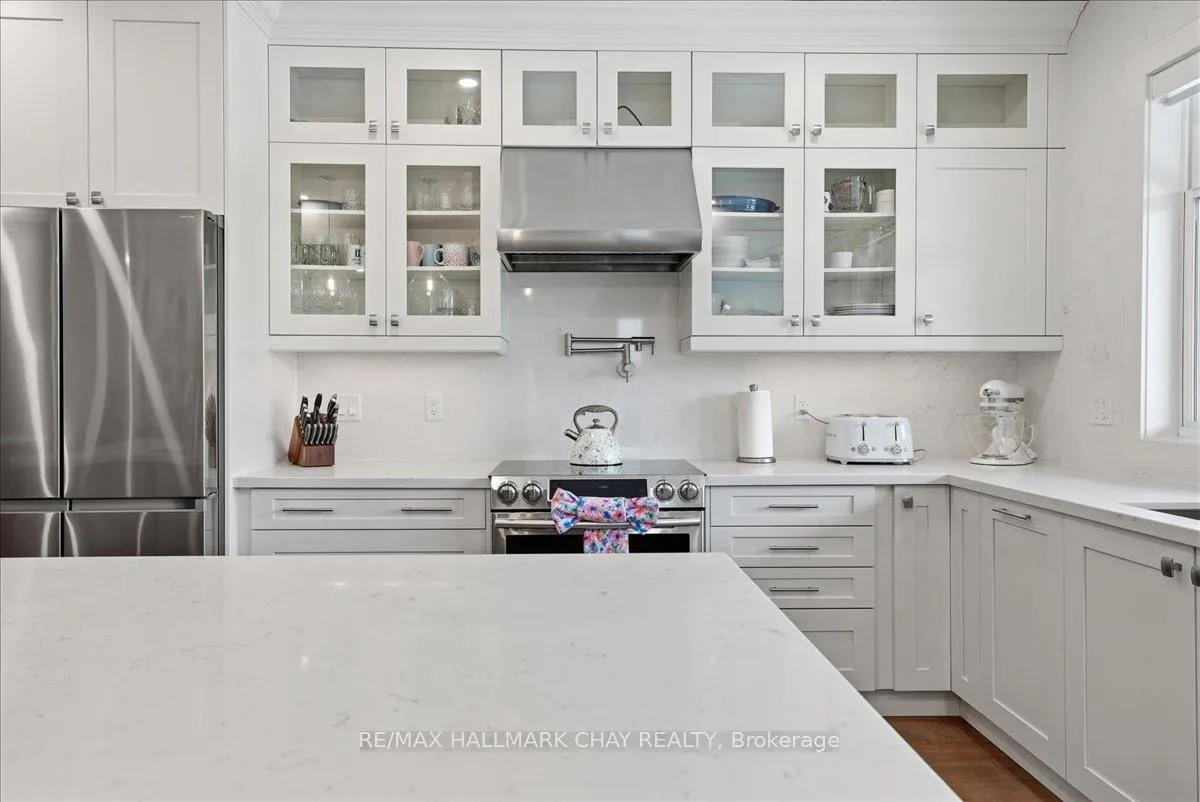 Photo 16 of 26 Lowry Court, Barrie, Edgehill Drive — HOMEH