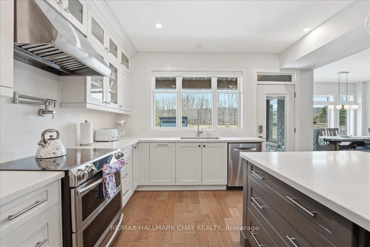 Photo 20 of 26 Lowry Court, Barrie, Edgehill Drive — HOMEH