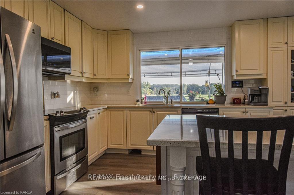 Photo 9 of 7072 County Road 2, Loyalist, Lennox and Addington - South — HOMEH