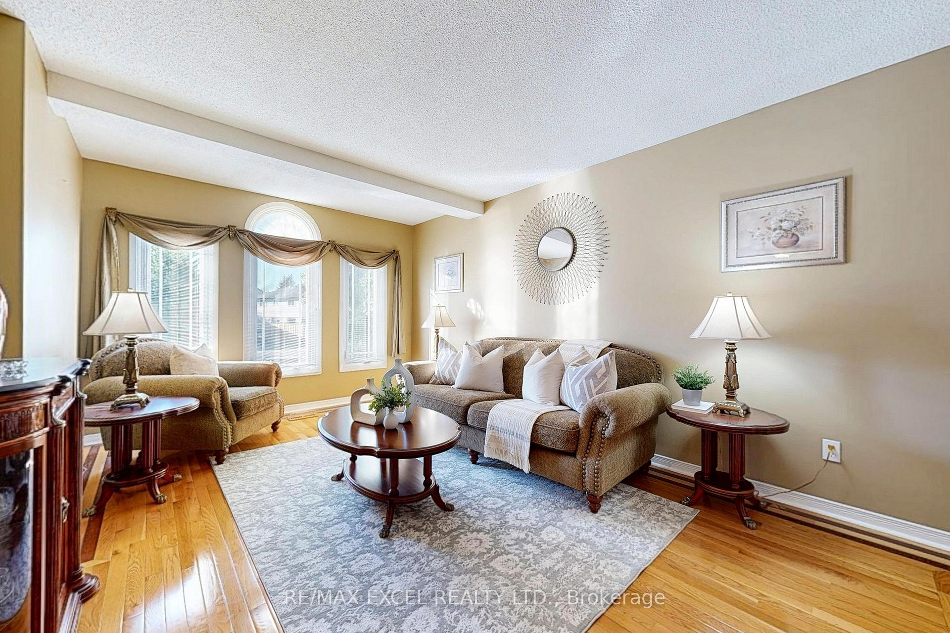 Photo 4 of 24 Lehman Crescent, Markham, Markham Village — HOMEH