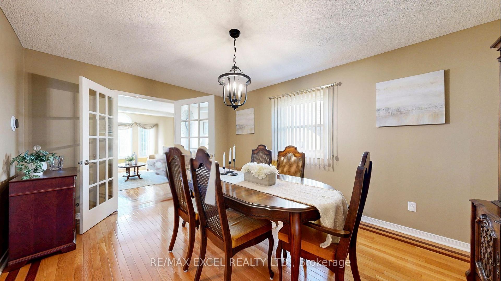 Photo 7 of 24 Lehman Crescent, Markham, Markham Village — HOMEH