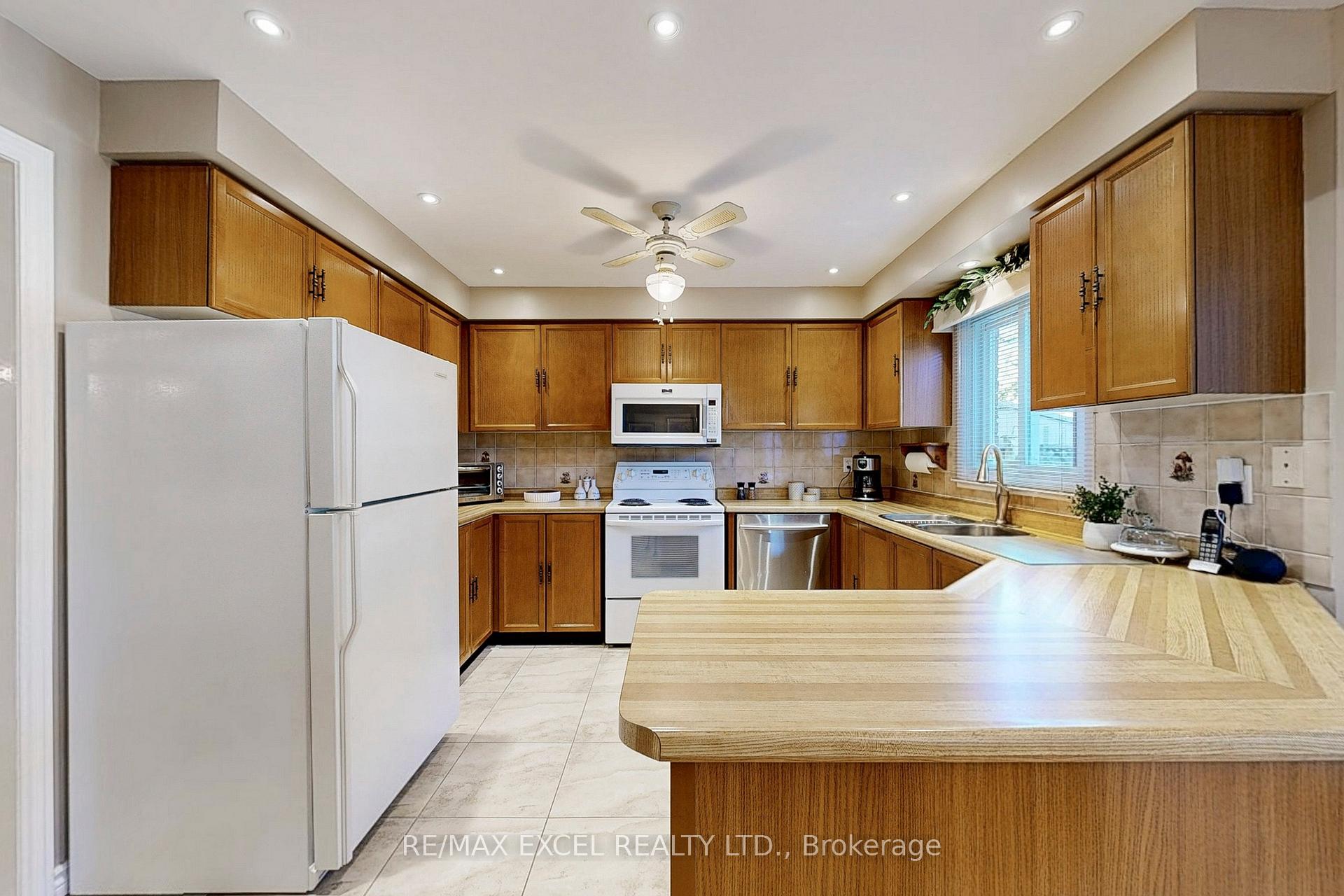 Photo 9 of 24 Lehman Crescent, Markham, Markham Village — HOMEH
