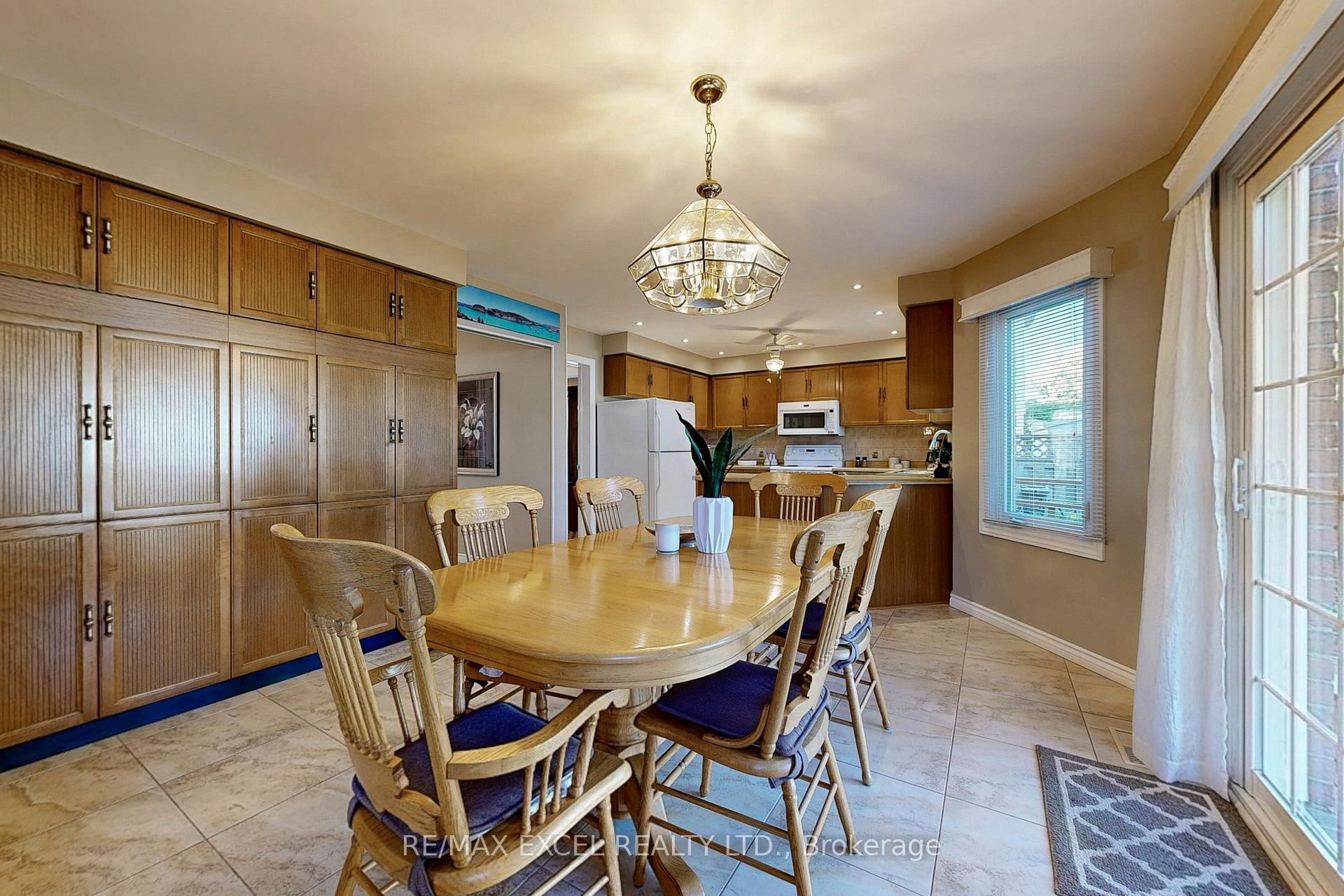 Photo 14 of 24 Lehman Crescent, Markham, Markham Village — HOMEH