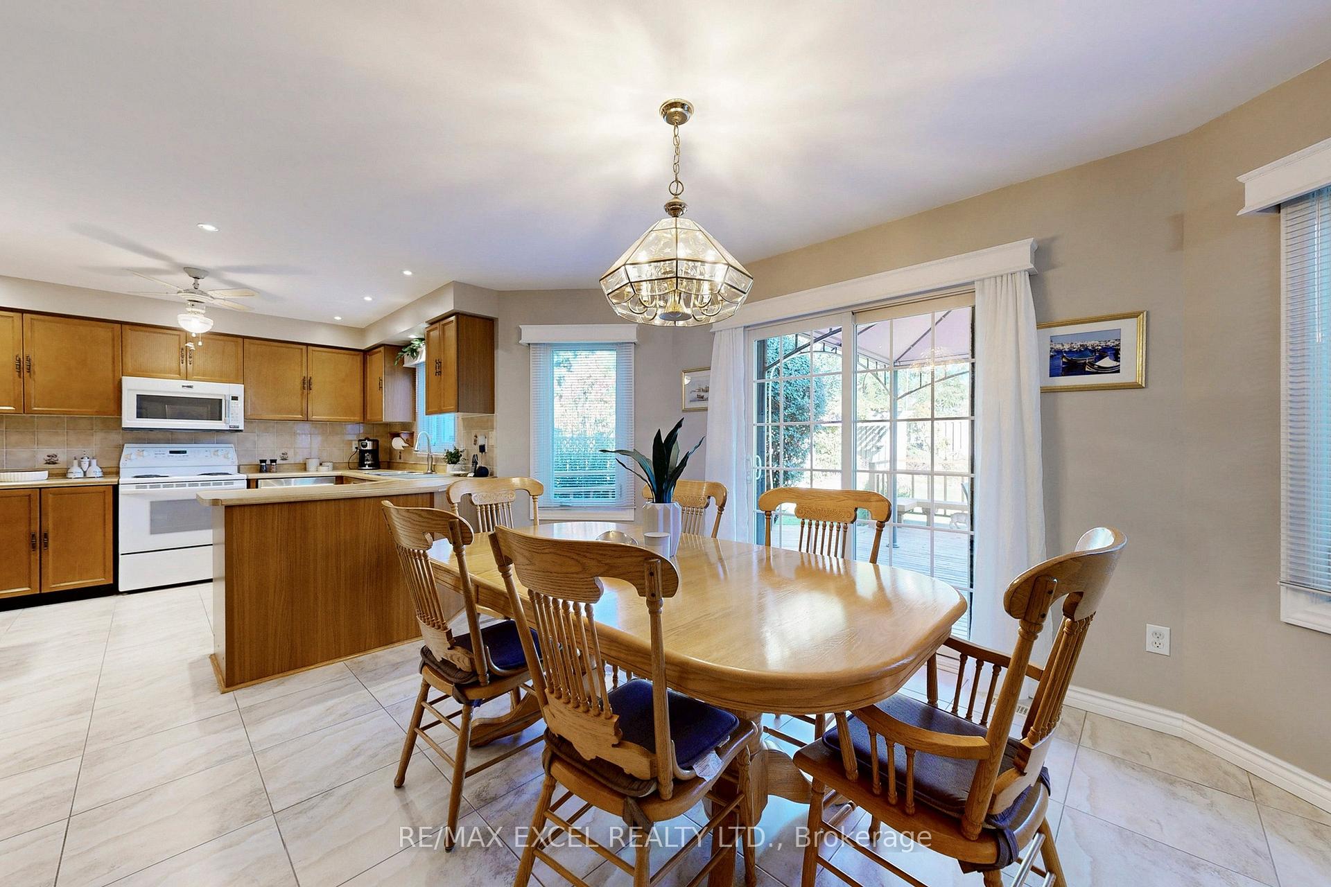 Photo 15 of 24 Lehman Crescent, Markham, Markham Village — HOMEH