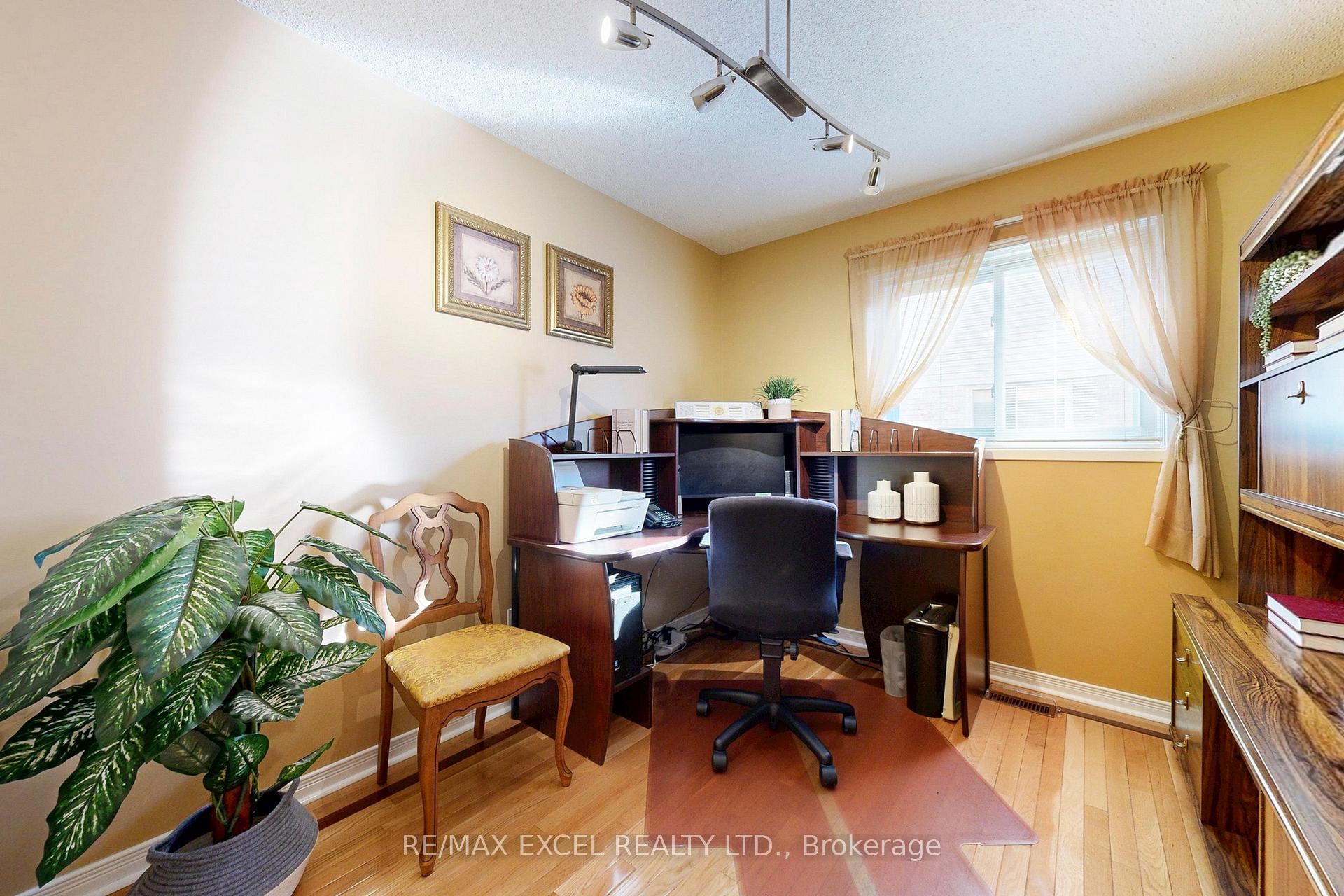 Photo 16 of 24 Lehman Crescent, Markham, Markham Village — HOMEH