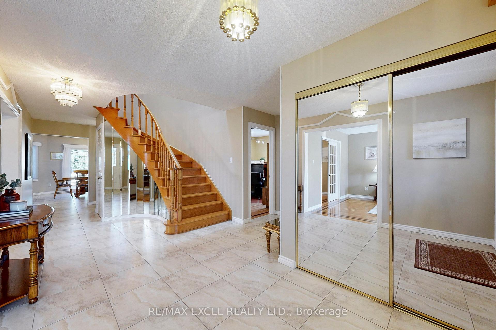 Photo 19 of 24 Lehman Crescent, Markham, Markham Village — HOMEH