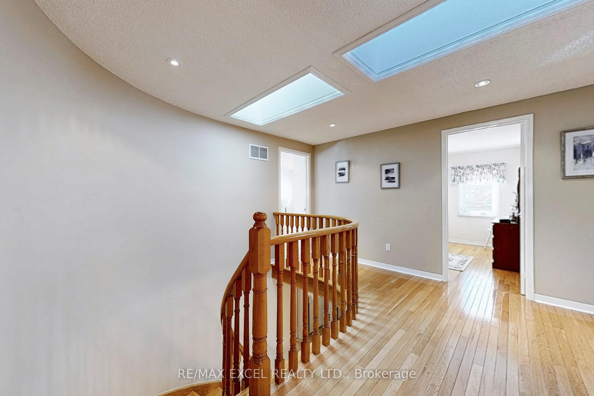 Photo 20 of 24 Lehman Crescent, Markham, Markham Village — HOMEH