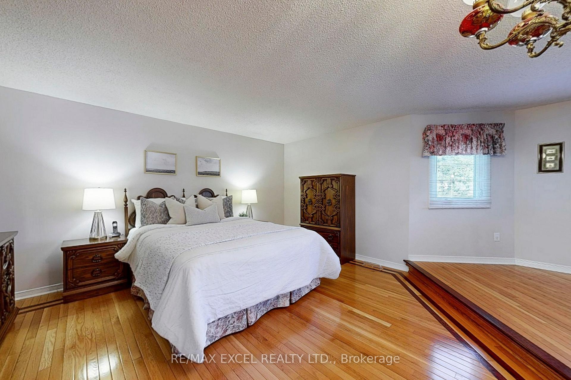 Photo 21 of 24 Lehman Crescent, Markham, Markham Village — HOMEH