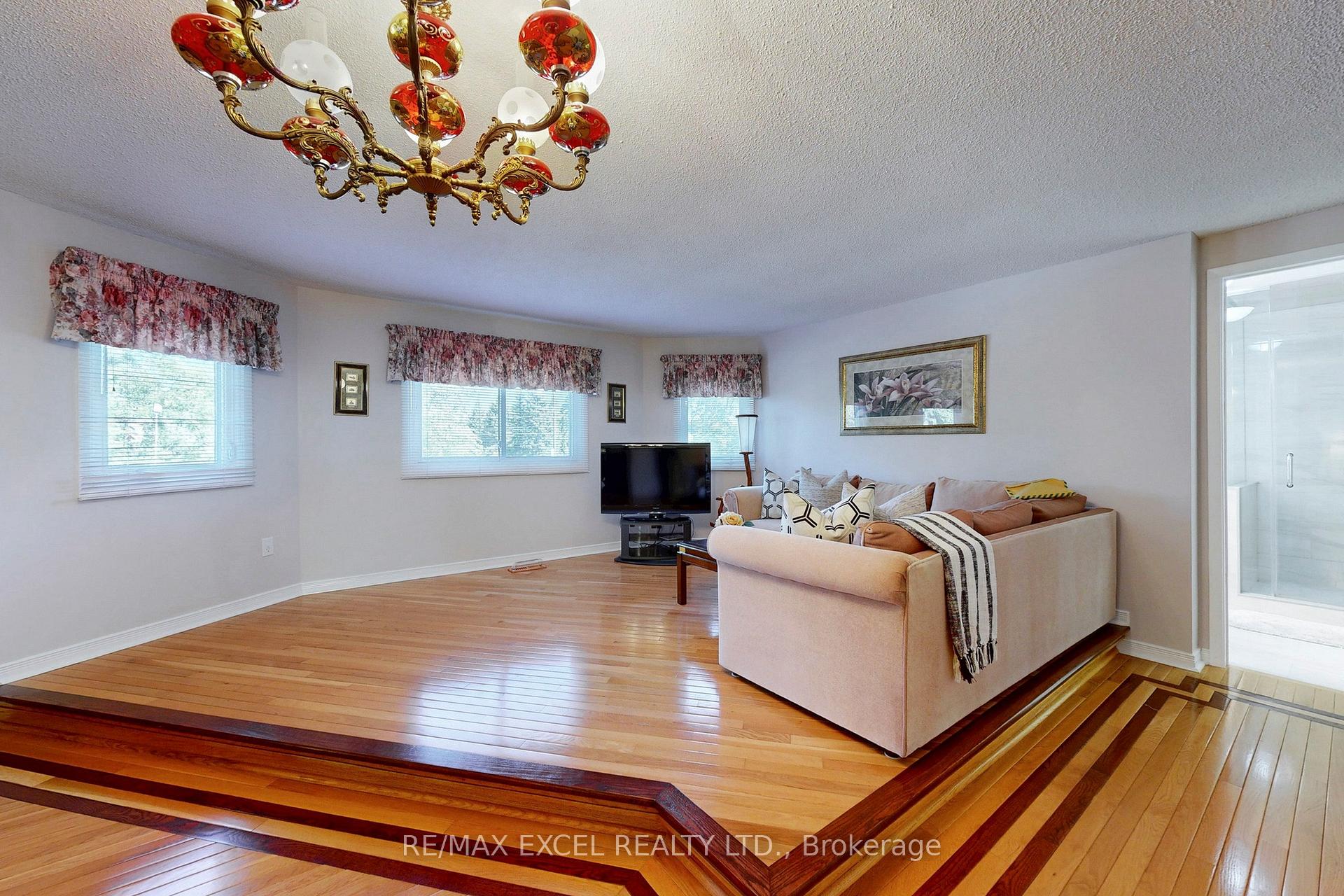 Photo 22 of 24 Lehman Crescent, Markham, Markham Village — HOMEH