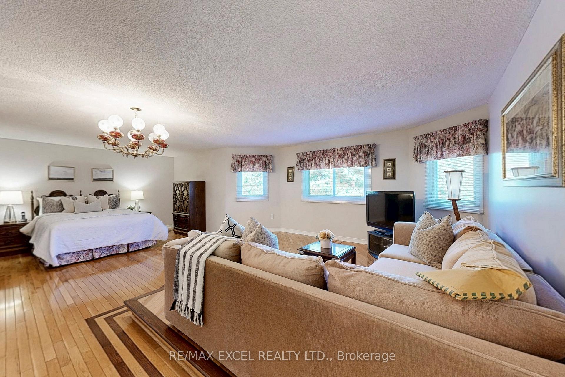 Photo 23 of 24 Lehman Crescent, Markham, Markham Village — HOMEH