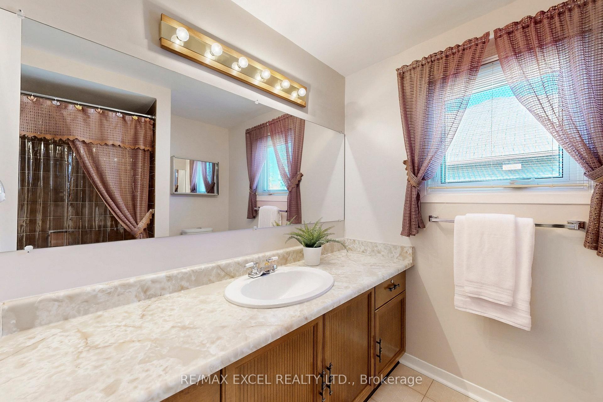 Photo 32 of 24 Lehman Crescent, Markham, Markham Village — HOMEH