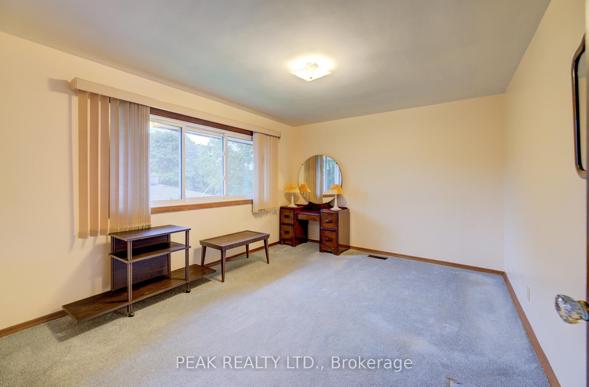 Photo 18 of 275 Forest Hill Drive, Kitchener — HOMEH