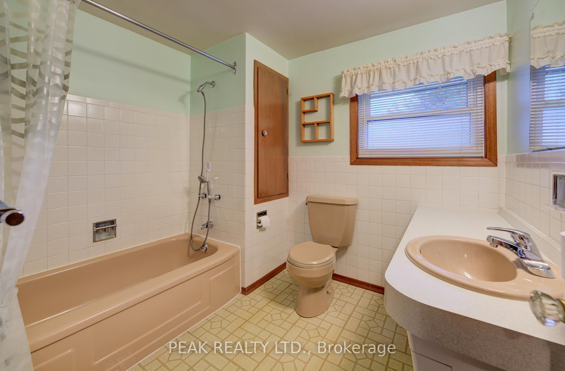 Photo 20 of 275 Forest Hill Drive, Kitchener — HOMEH