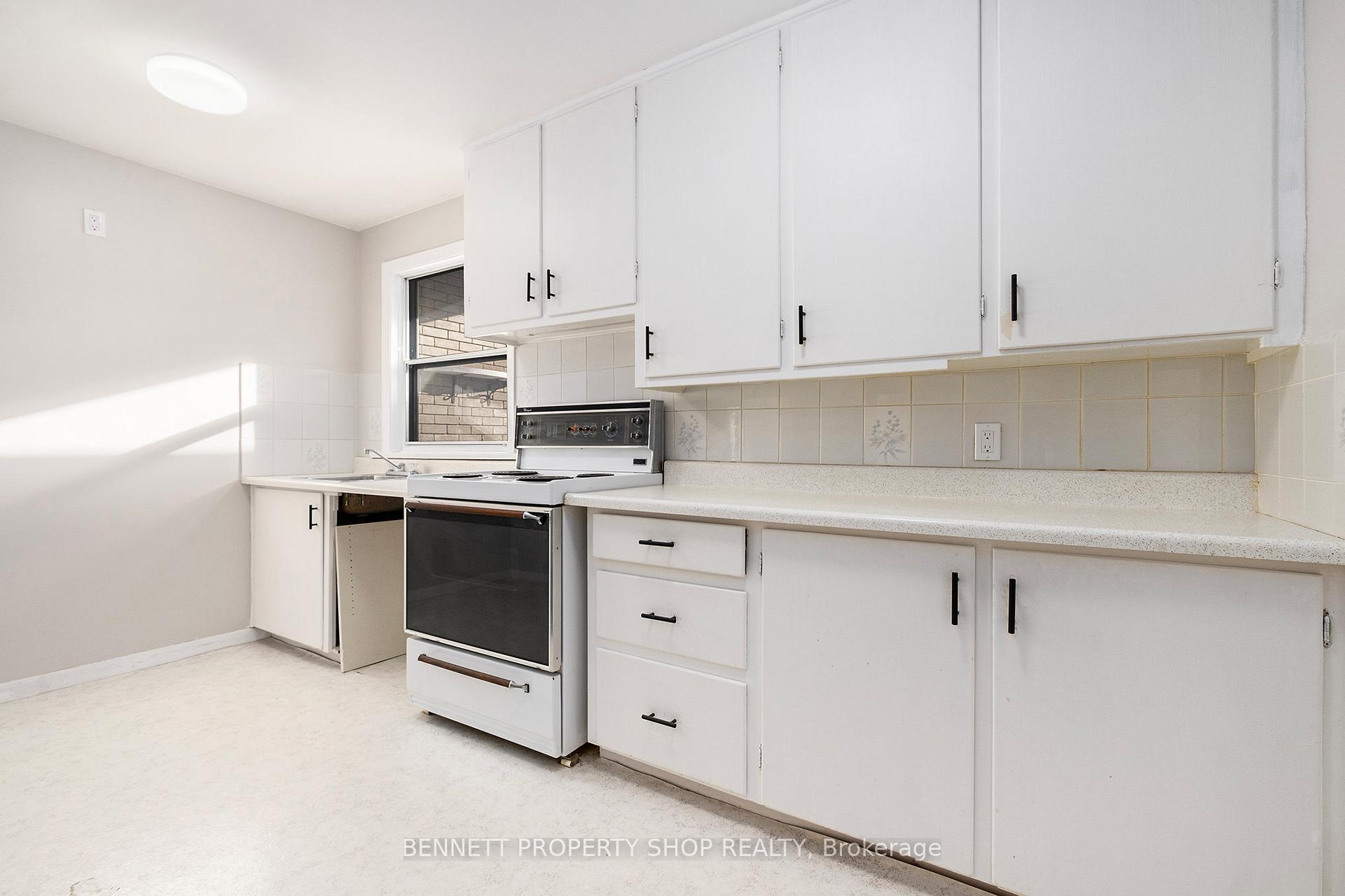 Photo 16 of 3360 Barnsdale Road, Ottawa, Manotick Village & Manotick Estates — HOMEH