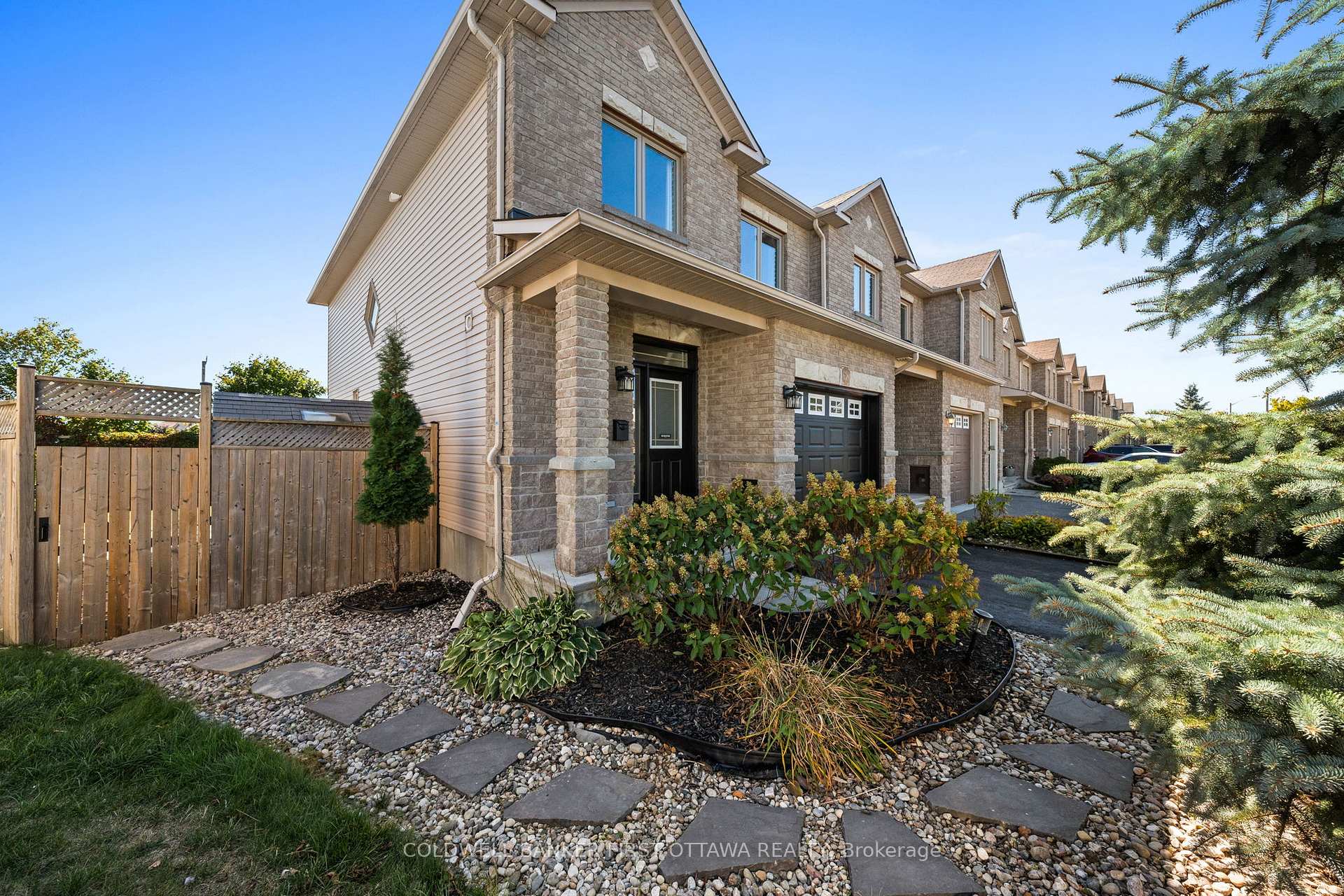 Photo 2 of 638 Pepperville Crescent, Ottawa, Kanata - Emerald Meadows/Trailwest — HOMEH