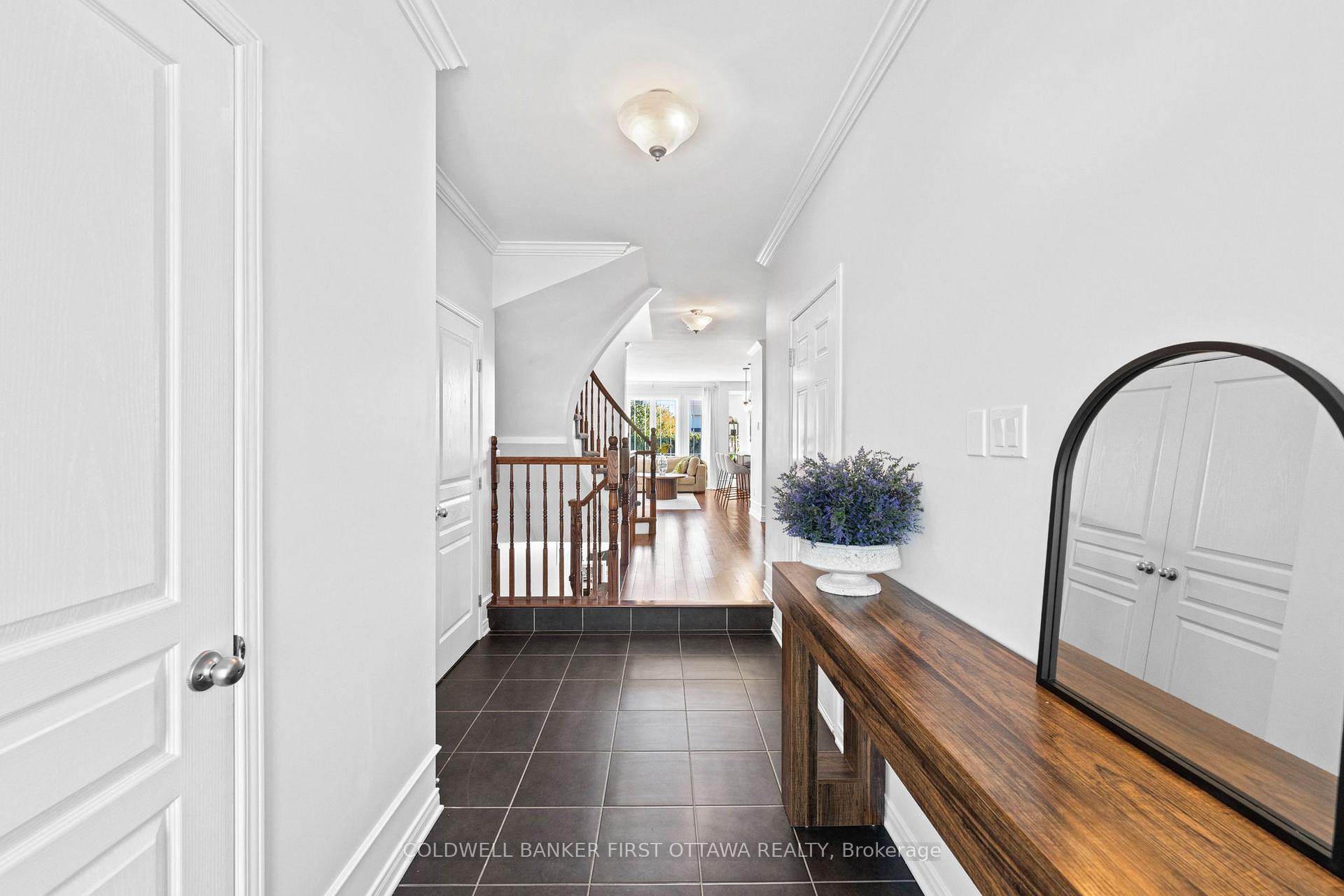 Photo 4 of 638 Pepperville Crescent, Ottawa, Kanata - Emerald Meadows/Trailwest — HOMEH