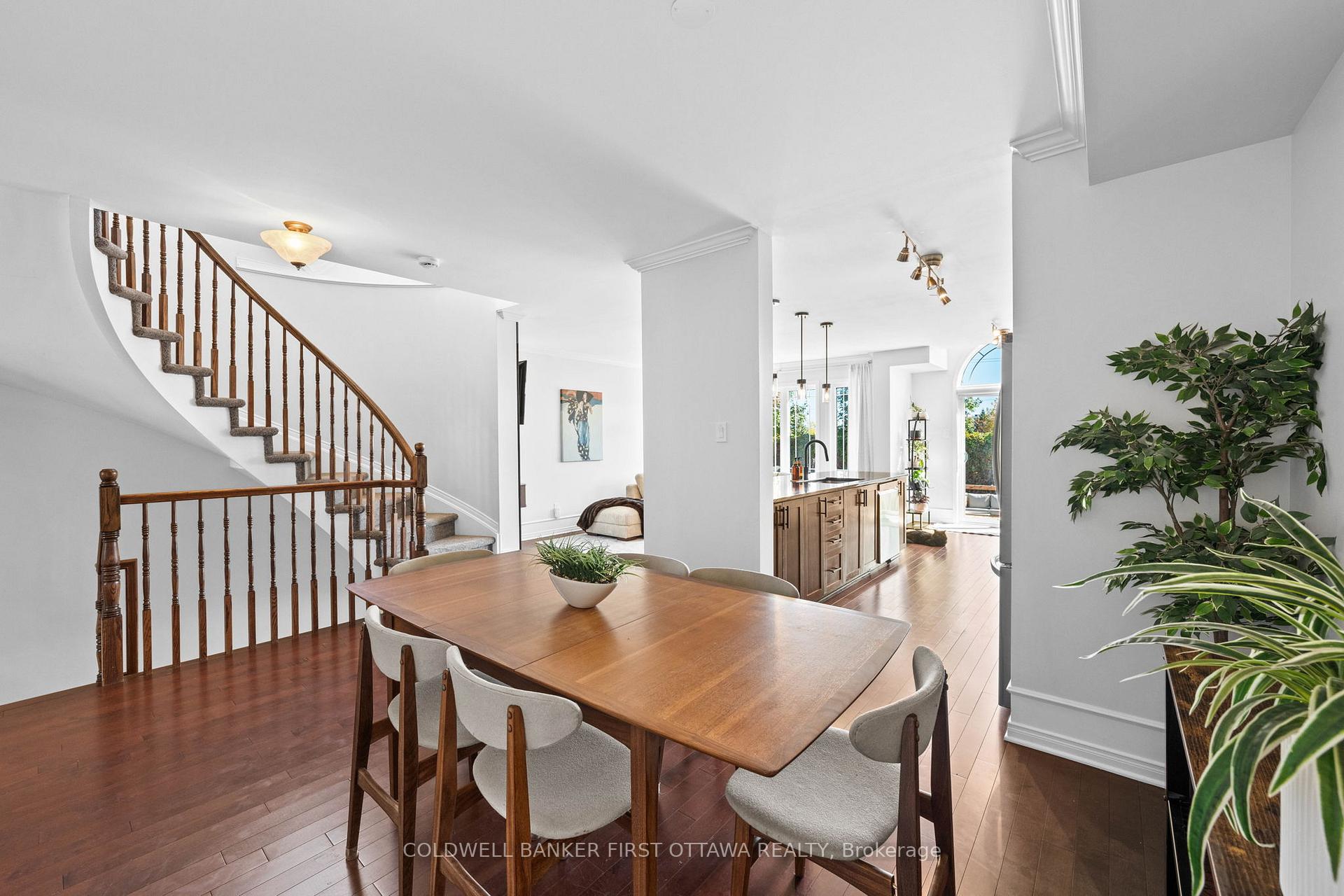 Photo 6 of 638 Pepperville Crescent, Ottawa, Kanata - Emerald Meadows/Trailwest — HOMEH