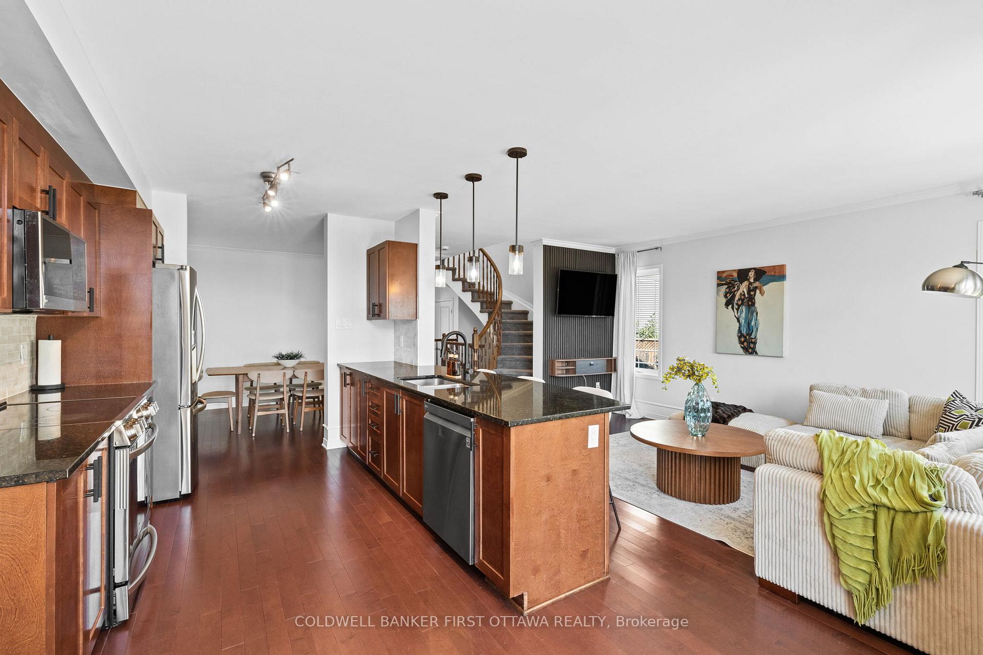 Photo 12 of 638 Pepperville Crescent, Ottawa, Kanata - Emerald Meadows/Trailwest — HOMEH