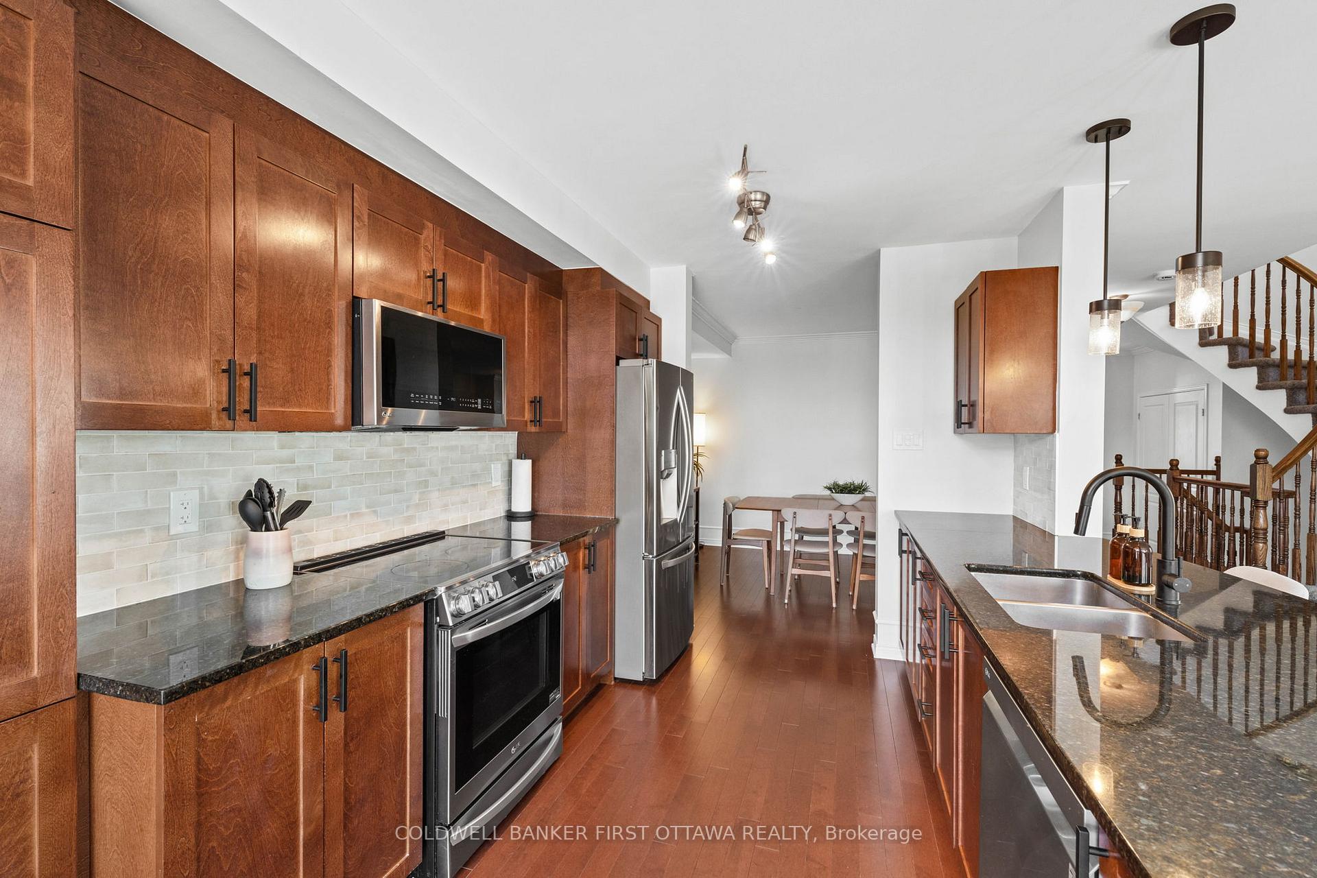 Photo 13 of 638 Pepperville Crescent, Ottawa, Kanata - Emerald Meadows/Trailwest — HOMEH