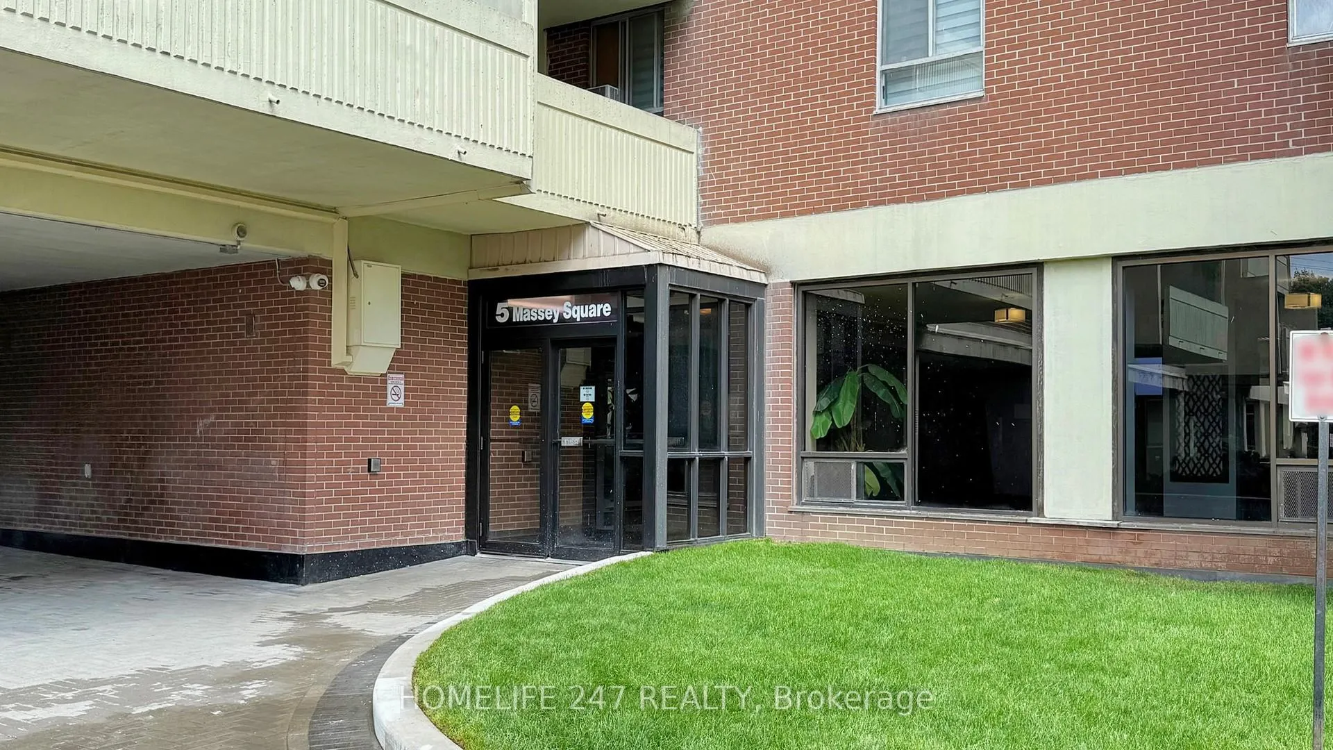 Photo 2 of Unit Ph 04, 5 Massey Square, Toronto, Crescent Town — HOMEH