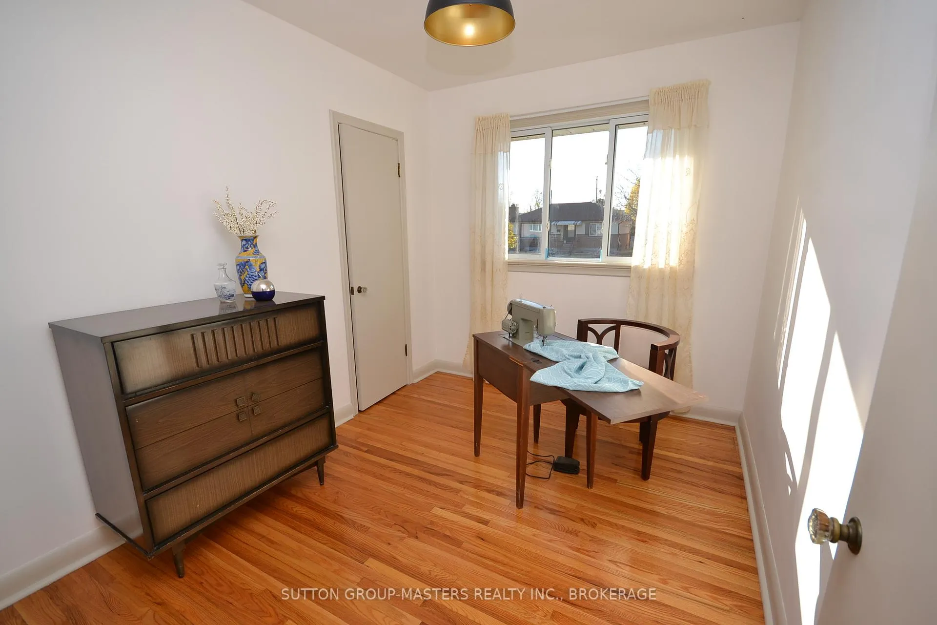 Photo 12 of 29 Brant Avenue, Kingston, East of Sir John A. Blvd — HOMEH