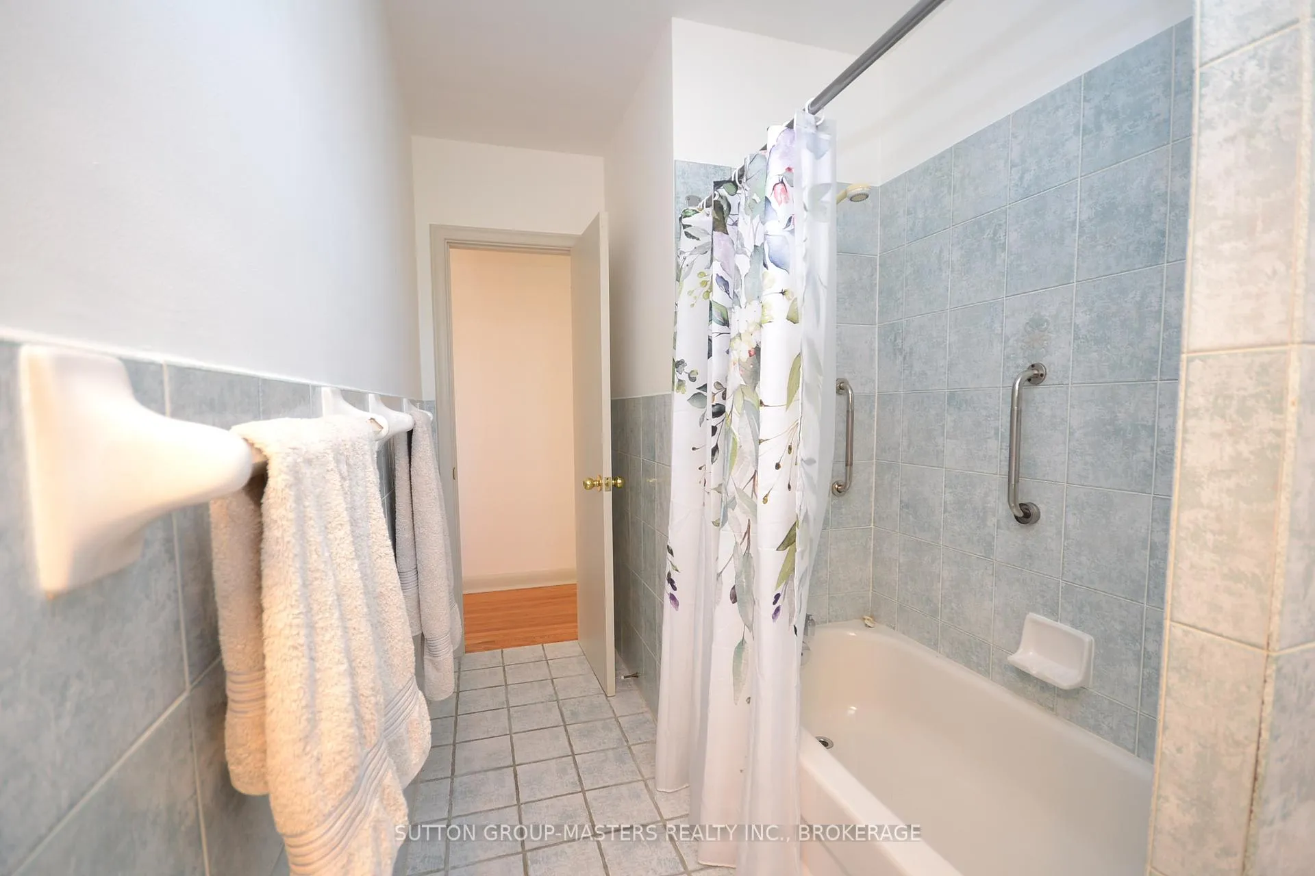 Photo 13 of 29 Brant Avenue, Kingston, East of Sir John A. Blvd — HOMEH