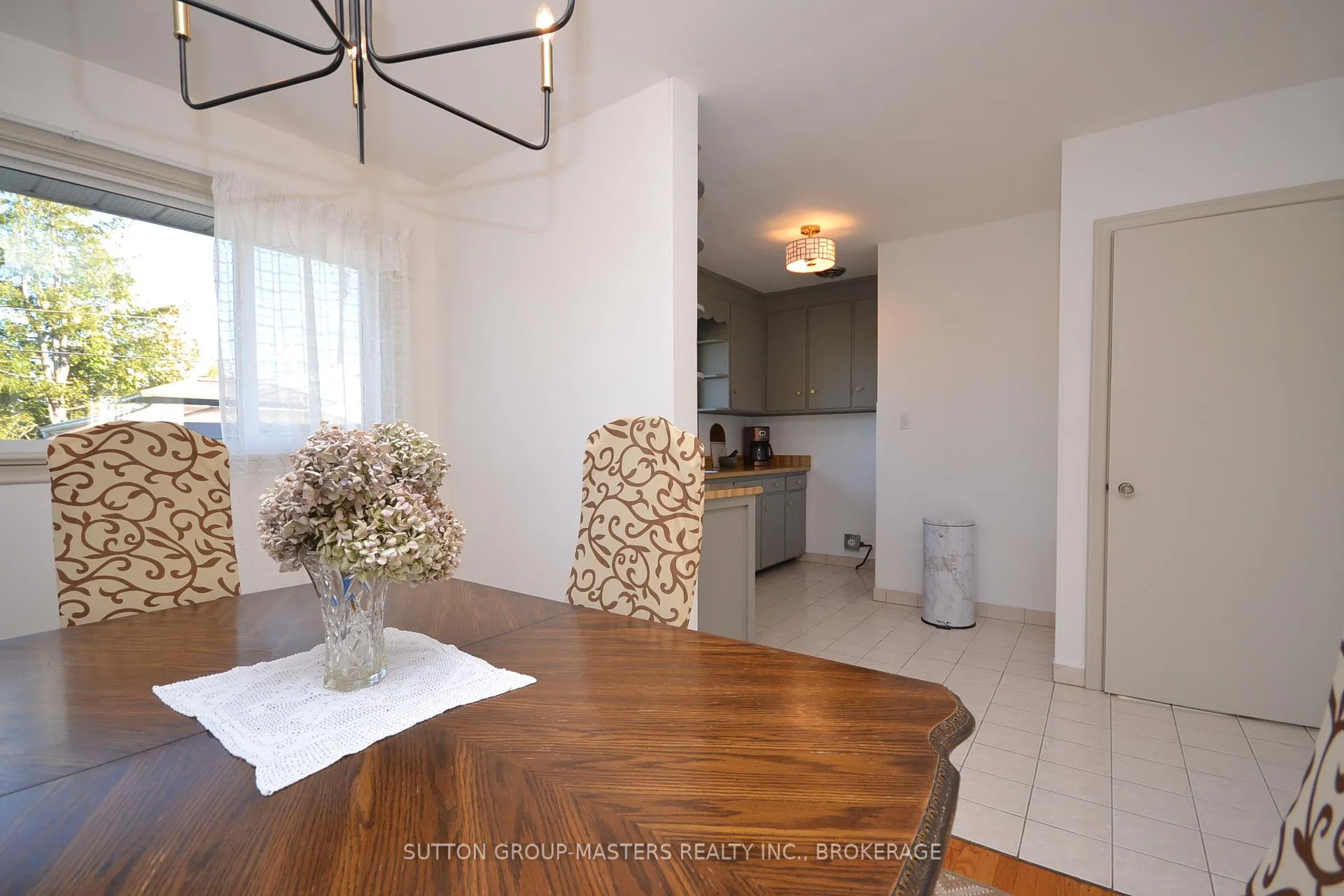 Photo 19 of 29 Brant Avenue, Kingston, East of Sir John A. Blvd — HOMEH