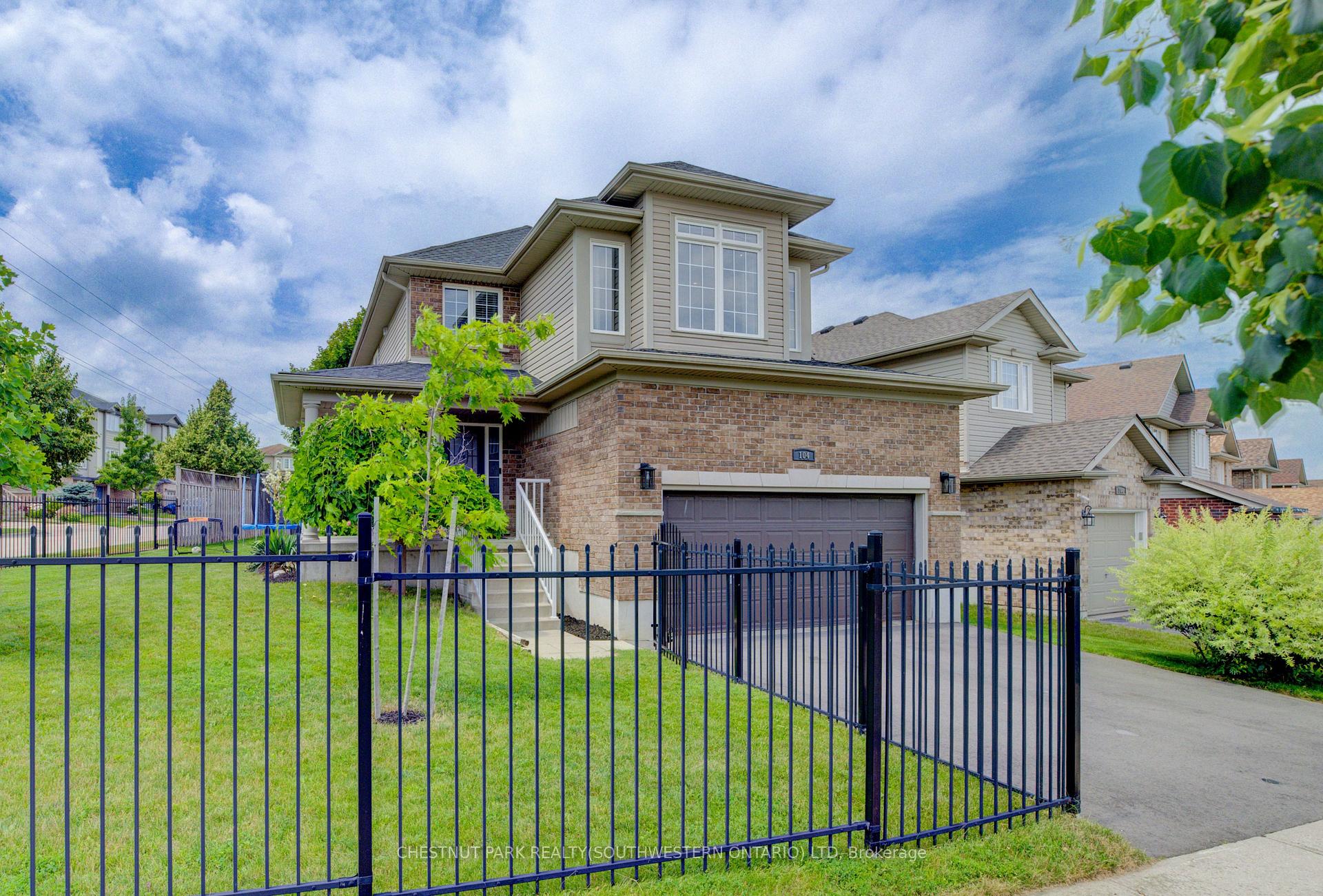 Photo 3 of 104 Newcastle Drive, Kitchener — HOMEH