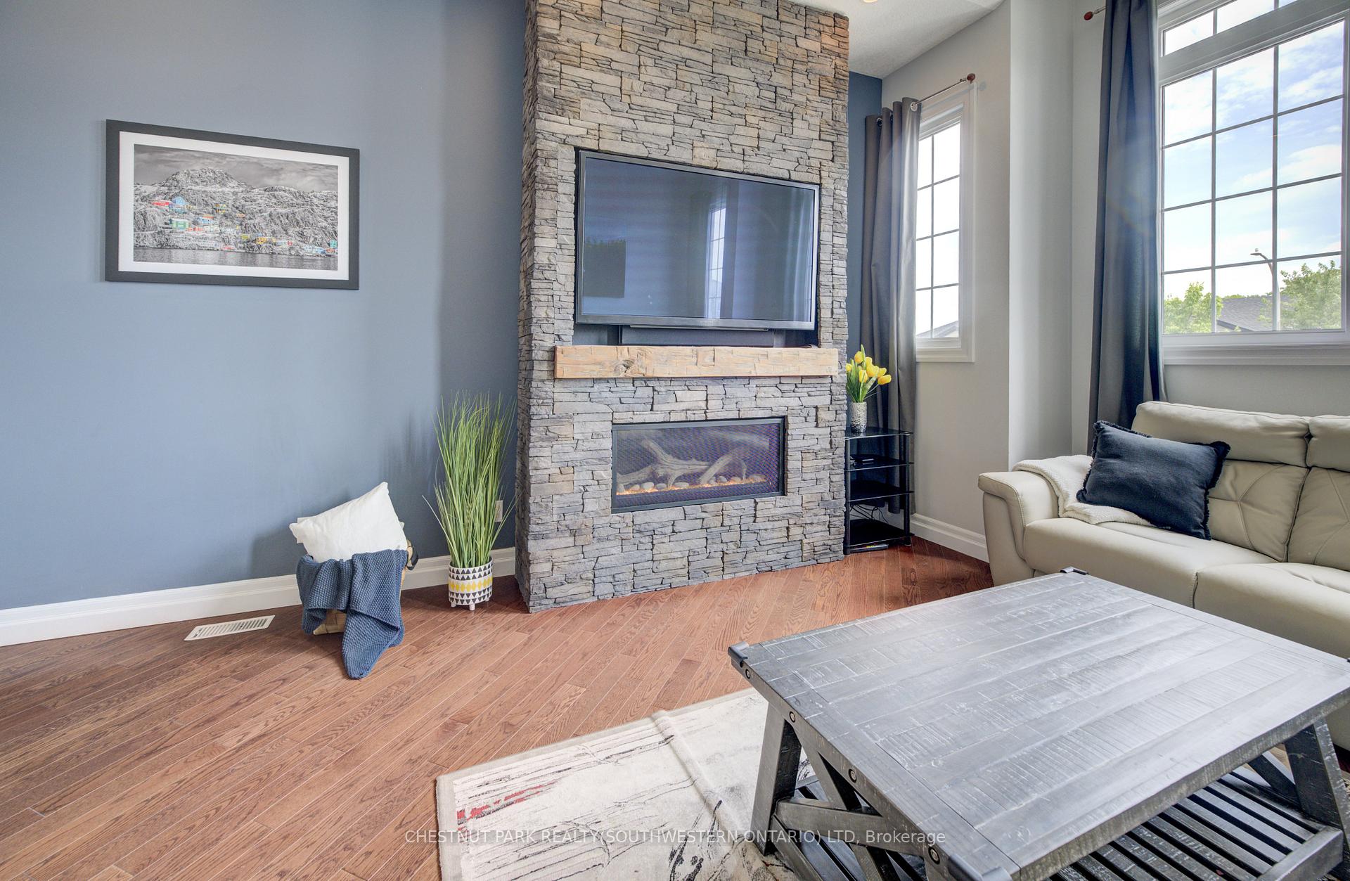 Photo 23 of 104 Newcastle Drive, Kitchener — HOMEH