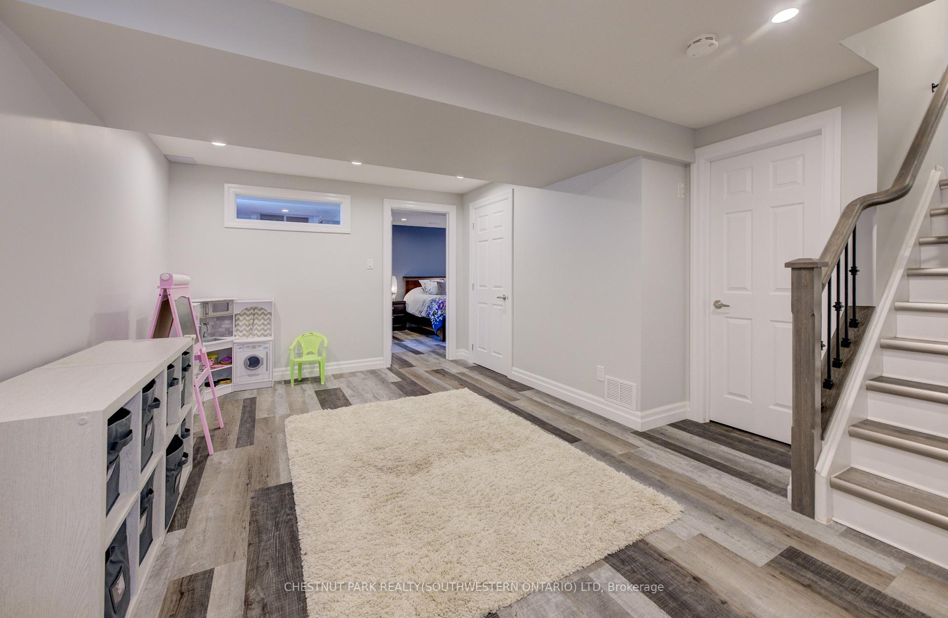 Photo 33 of 104 Newcastle Drive, Kitchener — HOMEH