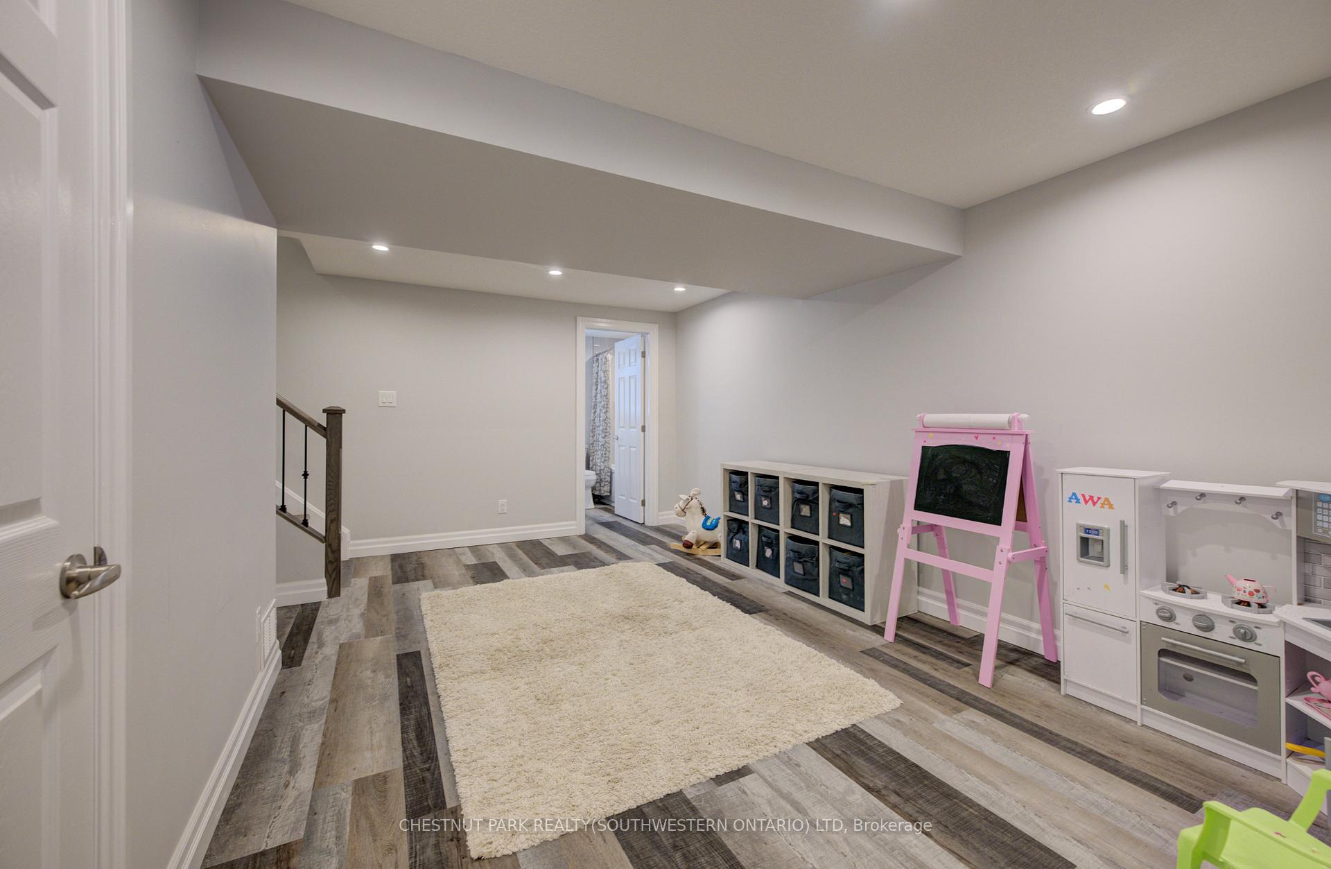 Photo 34 of 104 Newcastle Drive, Kitchener — HOMEH